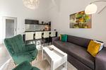 Ferienwohnung Kietz-Perle Waren (Müritz) - Sitzecke mit Tresen und Küchenzeile - Kietz-Perle - Top-Hundeurlaub