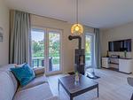 Ferienwohnung Große Strandburg Ostseebad Wustrow ZweiWasser Alte Seefahrtschule Wohnzimmer mit Kamin - Große Strandburg - Top-Hundeurlaub