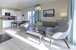 Ferienwohnung Stranddomizil Ostseebad Wustrow ZweiWasser Alte Seefahrtschule Heller Wohnbereich - Stranddomizil - Top-Hundeurlaub