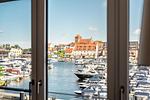 Ferienwohnung Müritzquartier No.13 Hafenresidenz Waren (Müritz) - Wohnzimmer mit Hafenblick - Müritzquartier No.13 - Top-Hundeurlaub