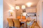 Ferienwohnung Müritzquartier No.13 Hafenresidenz Waren (Müritz) - Küche mit Essbereich - Müritzquartier No.13 - Top-Hundeurlaub