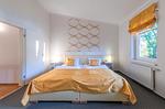 Ferienwohnung Haubentaucher Schlafzimmer mit gemütlichem Doppelbett - Haubentaucher - Top-Hundeurlaub