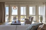 Ferienwohnung Sonnengott in Wustrow - offener Wohnbereich mit Zugang zum Balkon - Sonnengott - Top-Hundeurlaub