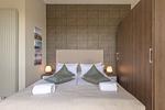 Ferienwohnung Sonnengott in Wustrow - gemütliches Doppelbett im Schlafzimmer - Sonnengott - Top-Hundeurlaub