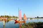 Ferienwohnung Panorama-Utkiek in Wustrow – Romantische Segelboote im Hafen am Bodden - Panorama-Utkiek - Top-Hundeurlaub