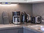 Ferienwohnung Leonie Hafenresidenz Waren (Müritz) – Moderne Küche mit Kaffeemaschine - Leonie - Top-Hundeurlaub
