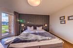 Ferienwohnung Am lütten Meer Hafenresidenz Waren (Müritz) - Schlafzimmer mit Doppelbett - Am lütten Meer - Top-Hundeurlaub