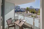 Ferienwohnung Küstenglück Aparthotel Zingst - Balkon mit Ausblick auf die Promenade - Küstenglück - Top-Hundeurlaub