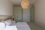 Ferienwohnung Küstenglück Aparthotel Zingst - Blick ins Schlafzimmer mit Doppelbett und Kleiderschrank - Küstenglück - Top-Hundeurlaub