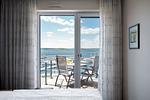 Panorama Suite Waren Schlafzimmer mit Blick auf die Müritz - Panorama Suite - Top-Hundeurlaub