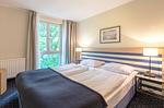 Ferienwohnung An de See Blick ins Schlafzimmer mit Esstisch - An de See - Top-Hundeurlaub