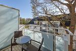 Ferienwohnung An de See Blick auf den Balkon mit Sitzmöbeln - An de See - Top-Hundeurlaub