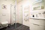 Ferienwohnung Wohlfühloase Hafenresidenz Waren (Müritz) - Badezimmer mit Glas-Dusche - Wohlfühloase - Top-Hundeurlaub