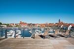 Ferienwohnung Wohlfühloase Hafenresidenz Waren (Müritz) - Dachterrasse mit Blick auf Waren (Müritz) - Wohlfühloase - Top-Hundeurlaub
