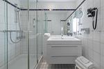 Ferienwohnung Ostseesonne Zingst - Blick ins Badezimmer mit moderner Glasdusche - Ostseesonne - Top-Hundeurlaub