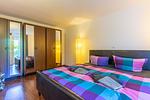 Schlafzimmer mit Doppelbett (180 x200) - Sassnitz - Ferienwohnung 1 im Appartementhaus Hafenriff - Top-Hundeurlaub