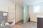 mit ebenerdiger Glasdusche, Waschtisch und WC - Sassnitz - Ferienwohnung 1 im Appartementhaus Hafenriff - Top-Hundeurlaub