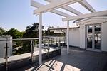 Terrasse - Maisonette-Apartment A11 „Pine Hill Resort“ – zwei Schlafzimmer, zwei Bäder, zwei Balkone & zwei Terrassen - Top-Hundeurlaub