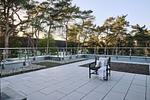 Terrasse - Maisonette-Apartment A11 „Pine Hill Resort“ – zwei Schlafzimmer, zwei Bäder, zwei Balkone & zwei Terrassen - Top-Hundeurlaub