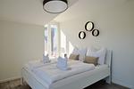 Schlafzimmer - Maisonette-Apartment A11 „Pine Hill Resort“ – zwei Schlafzimmer, zwei Bäder, zwei Balkone & zwei Terrassen - Top-Hundeurlaub