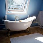 Badezimmer im Ferienhaus Villa Lilla in Viserum Småland mit freistehender Badewanne - Villa Lilla - Top-Hundeurlaub