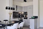 Küche / Küchenzeile - Apartment A6 „Pine Hill Resort“ – mit großem Bad & großem überdachtem Balkon, vom Wohn- und Schlafzimmer aus begehbar - Top-Hundeurlaub