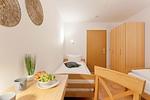 Schlafzimmer - Ferienwohnung Auszeit nur 100 m zum Strand mit Balkon - Top-Hundeurlaub