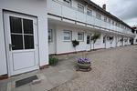 Fassade / Eingang - Ferienwohnung Evergreen inkl. Saisonstrandkorb - Top-Hundeurlaub