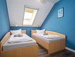 Schlafzimmer mit zwei Einzelbetten - Wohnung 3-55 - Top-Hundeurlaub
