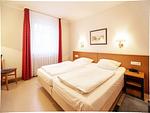 Schlafzimmer - Klassik Ferienwohnung mit 1 Schlafzimmer und Balkon im Obergeschoss (018) - Top-Hundeurlaub