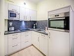 Küche / Küchenzeile - Komfortplus Ferienwohnung mit 1 Schlafzimmer und Terrasse im Erdgeschoss (042) - Top-Hundeurlaub