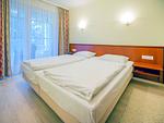 Schlafzimmer - Komfortplus Ferienwohnung mit 1 Schlafzimmer und Terrasse im Erdgeschoss (042) - Top-Hundeurlaub