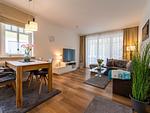 Wohnzimmer - Komfortplus Ferienwohnung mit 1 Schlafzimmer und Balkon im Obergeschoss (046) - Top-Hundeurlaub