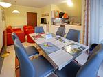 Küche / Küchenzeile - Komfortplus Ferienwohnung mit 2 Schlafzimmern und Balkon im Dachgeschoss (048) - Top-Hundeurlaub