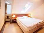 Schlafzimmer - Komfortplus Ferienwohnung mit 2 Schlafzimmern und Balkon im Dachgeschoss (048) - Top-Hundeurlaub
