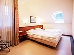 Schlafzimmer - Komfortplus Ferienwohnung mit 2 Schlafzimmern und Balkon im Dachgeschoss (048) - Top-Hundeurlaub