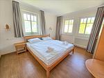 Schlafzimmer - Klassik Ferienwohnung mit 2 Schlafzimmern und Balkon im Obergeschoss (065) - Top-Hundeurlaub