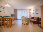 Wohnzimmer - Klassik Ferienwohnung mit 1 Schlafzimmer und Terrasse im Erdgeschoss (100) - Top-Hundeurlaub