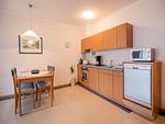 Küche / Küchenzeile - Komfort Ferienwohnung mit 1 Schlafzimmer und Balkon im Obergeschoss (105) - Top-Hundeurlaub