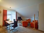Wohnzimmer - Komfortplus Ferienwohnung mit 1 Schlafzimmer und Balkon im Dachgeschoss (147) - Top-Hundeurlaub