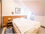 Schlafzimmer - Komfort Ferienwohnung mit 1 Schlafzimmer und Balkon im Dachgeschoss (161) - Top-Hundeurlaub
