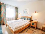Schlafzimmer - Komfort Ferienwohnung mit 1 Schlafzimmer und Balkon im Obergeschoss (193) - Top-Hundeurlaub