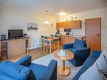 Küche / Küchenzeile - Komfortplus Ferienwohnung mit 1 Schlafzimmer und Balkon im Dachgeschoss (247) - Top-Hundeurlaub