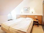 Schlafzimmer - Klassik Ferienwohnung mit 1 Schlafzimmer und Balkon im Dachgeschoss (258) - Top-Hundeurlaub