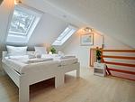 Schlafzimmer - Komfort Ferienwohnung mit 2 Schlafzimmern und Balkon im Dachgeschoss (260) - Top-Hundeurlaub