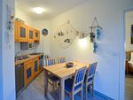 Küche / Küchenzeile - Komfort Ferienwohnung mit 1 Schlafzimmer und Balkon im Dachgeschoss (282) - Top-Hundeurlaub