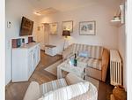 Wohnzimmer - Komfort Ferienwohnung mit 1 Schlafzimmer und Balkon im Dachgeschoss (283) - Top-Hundeurlaub