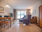 Wohnzimmer - Komfort Ferienwohnung mit 1 Schlafzimmer und Balkon im Obergeschoss (300) - Top-Hundeurlaub