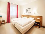 Schlafzimmer - Komfort Ferienwohnung mit 1 Schlafzimmer und Balkon im Obergeschoss (300) - Top-Hundeurlaub