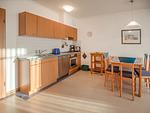 Küche / Küchenzeile - Komfort Ferienwohnung mit 1 Schlafzimmer und Balkon im Dachgeschoss (306) - Top-Hundeurlaub